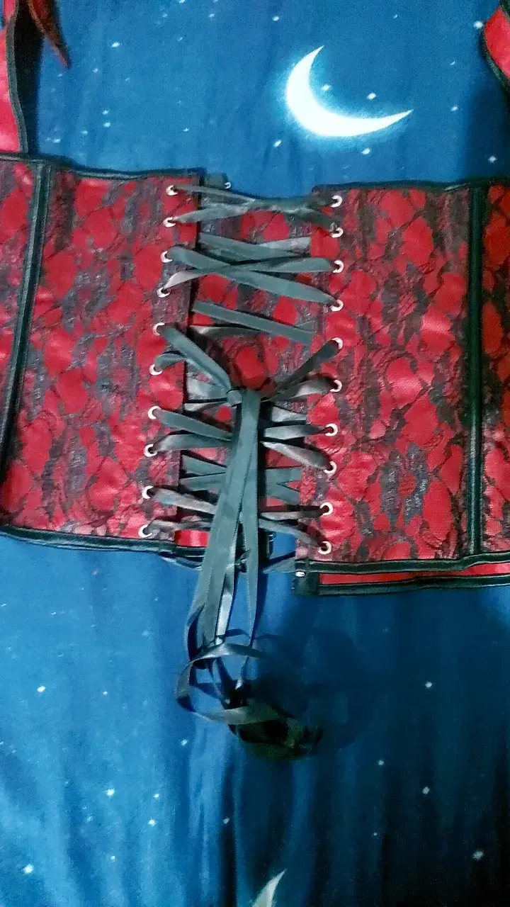 Corset rojo con encaje negro - 4