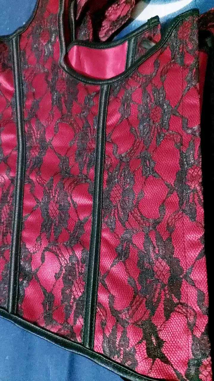 Corset rojo con encaje negro - 6