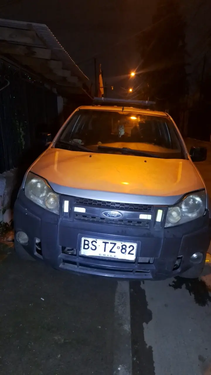 Camioneta Ford Escape en culata. Mal puesta - 1