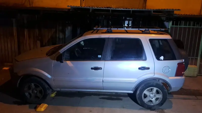 Camioneta Ford Escape en culata. Mal puesta - 2
