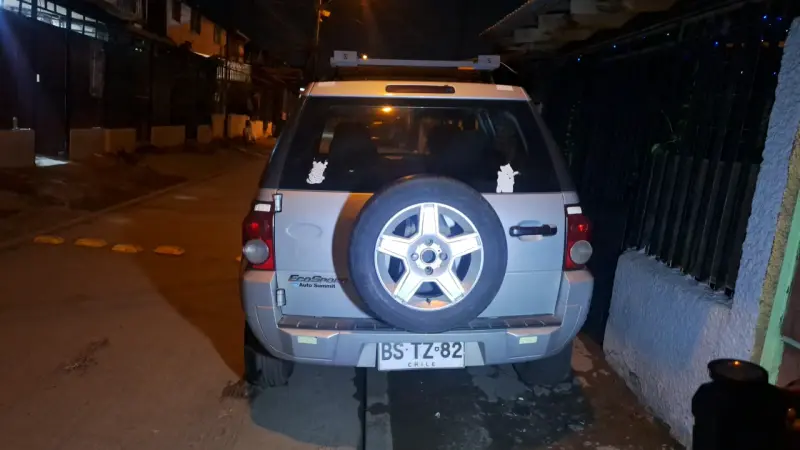 Camioneta Ford Escape en culata. Mal puesta - 3