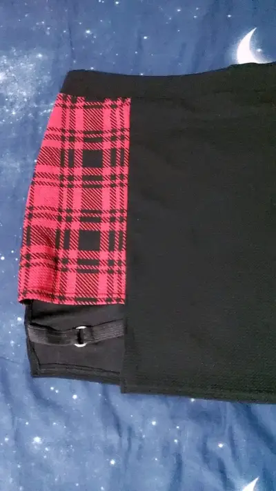 Falda corta negra con detalle escocés - miniatura 2