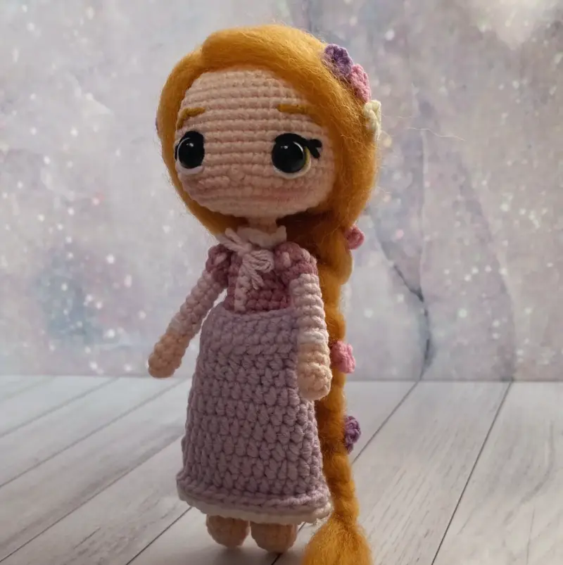 Muñeca amigurumi princesa Rapunzel - 2