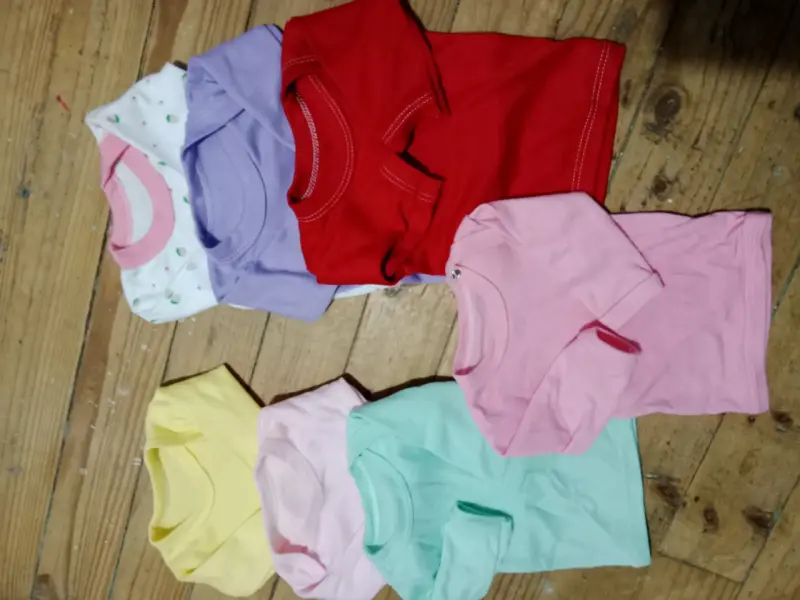 Lote de ropa de bebé en varios colores - 1