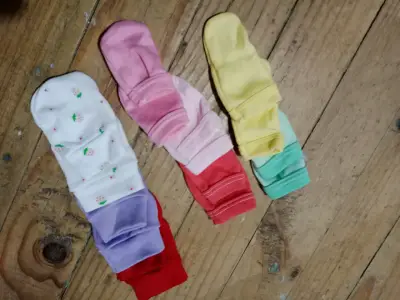 Lote de ropa de bebé en varios colores - miniatura 6