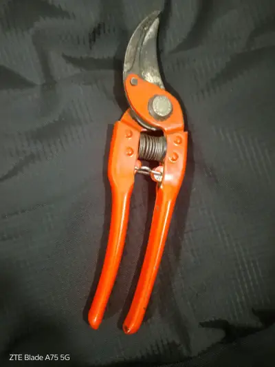 Tijeras de podar tipo bypass marca Bahco (Francia) - miniatura 1