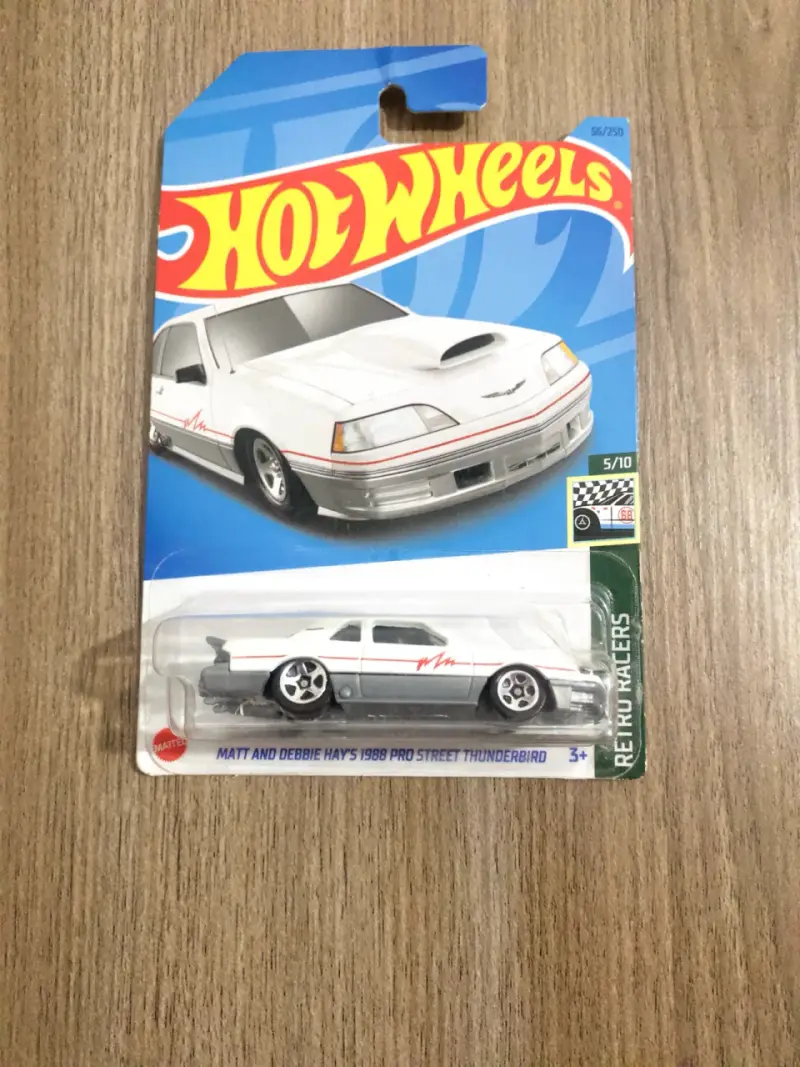 Hot Wheels Matt y Debbie Hay's 1988 Thunderbird