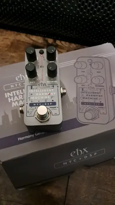 Pedal de Efecto EHX Intelligent Harmony Machine - miniatura 1