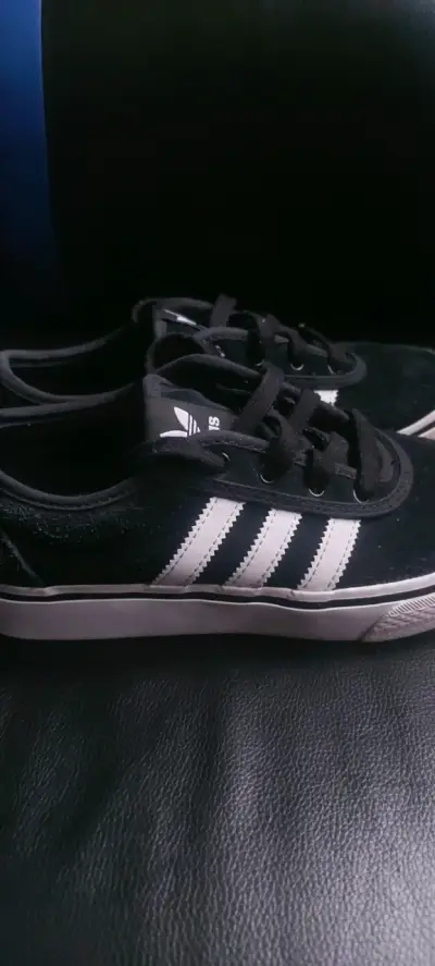 Zapatillas negras Adidas adiease - miniatura 1