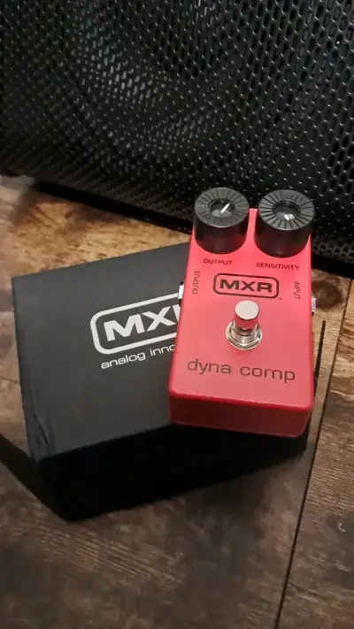 Pedal de compresión MXR Dyna Comp rojo - miniatura 1