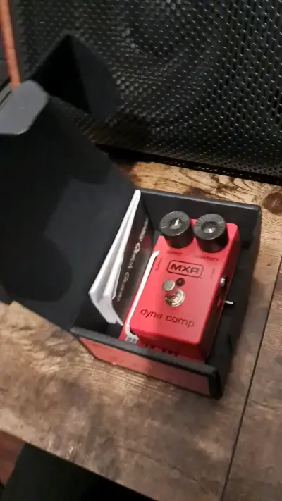 Pedal de compresión MXR Dyna Comp rojo - miniatura 6