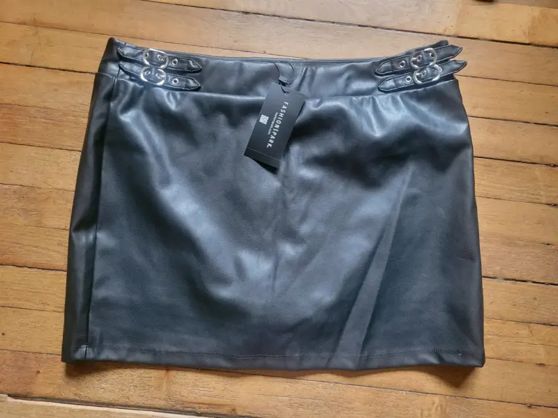 Falda short de cuero negra talla XL - 2