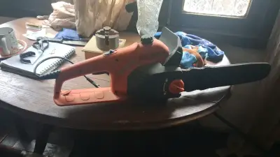 Motosierra eléctrica Black+Decker naranja - miniatura 1