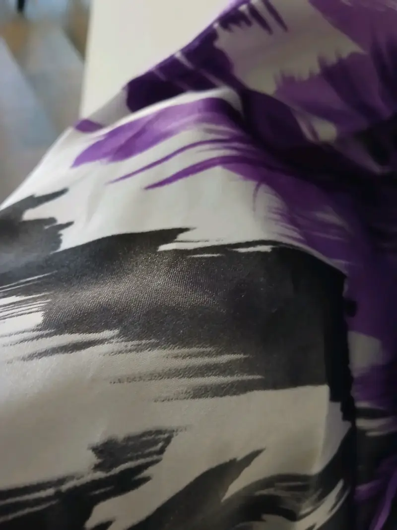 Vestido corto estampado morado y negro - 2