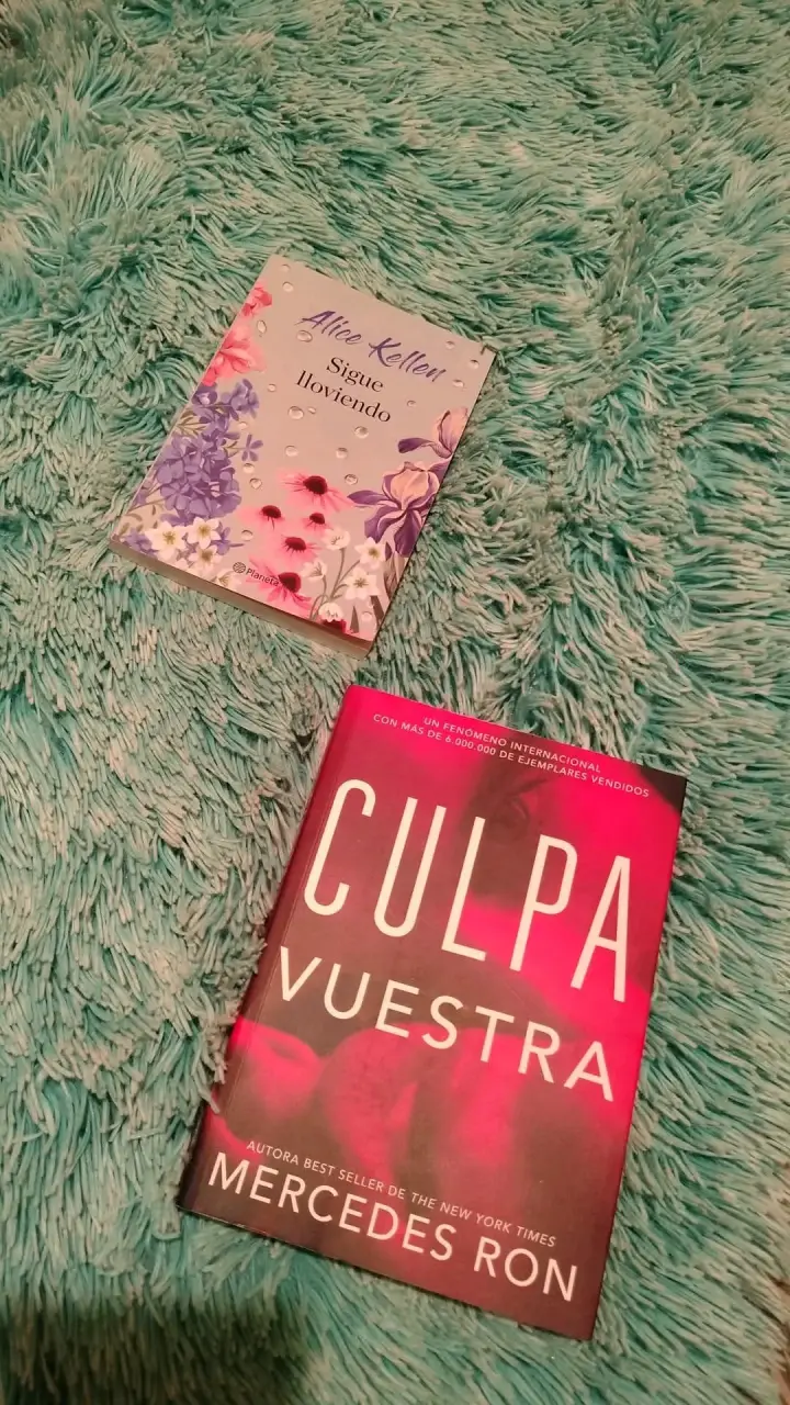 Libros 'Culpa Nuestra' y 'Sigue Lloviendo' en buen estado - 1