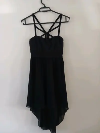 Vestido negro elegante Wet Seal con tirantes cruzados - miniatura 1