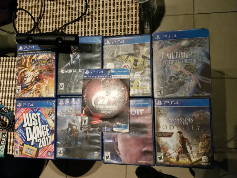 Lote de juegos PS4 con cámara incluida - 1