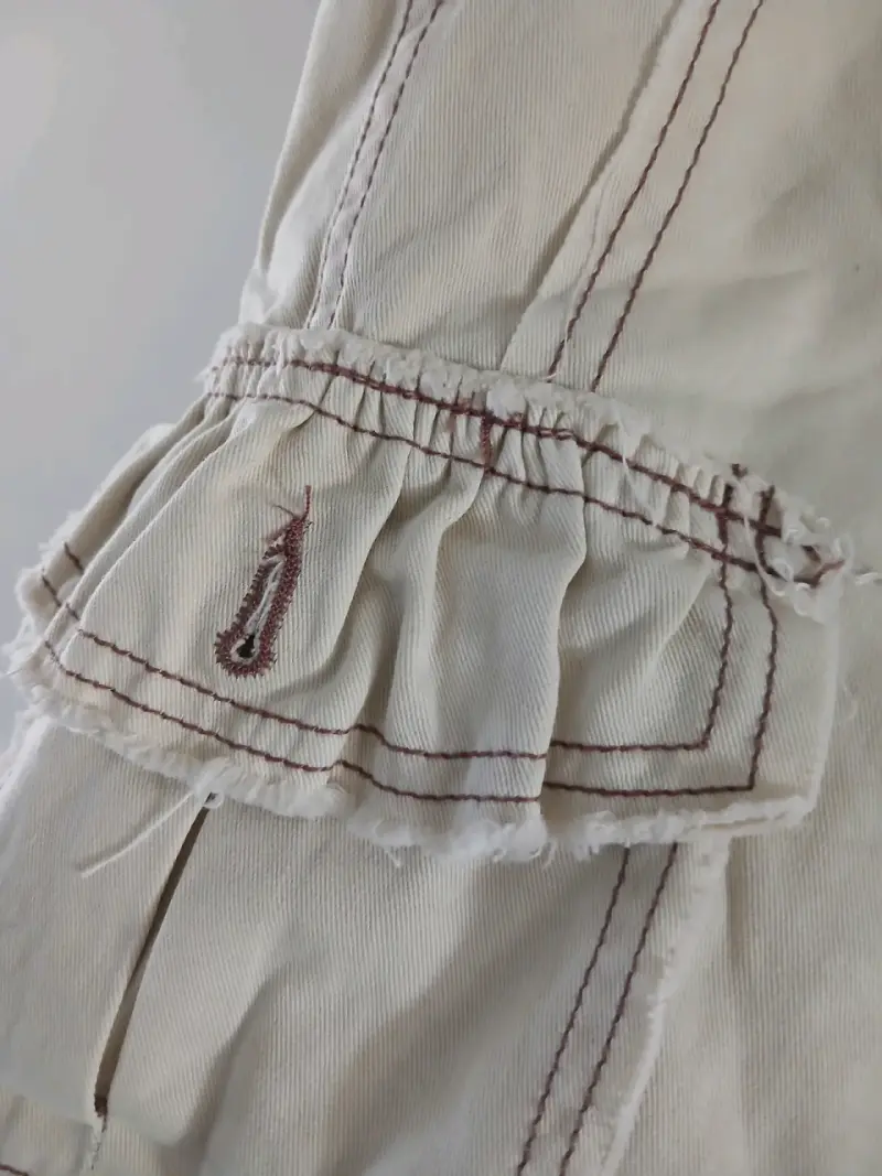 Chaqueta beige con costuras decorativas para mujer - 2