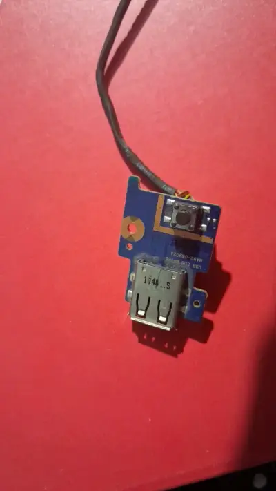 Puerto USB con cable para reparación - miniatura 1