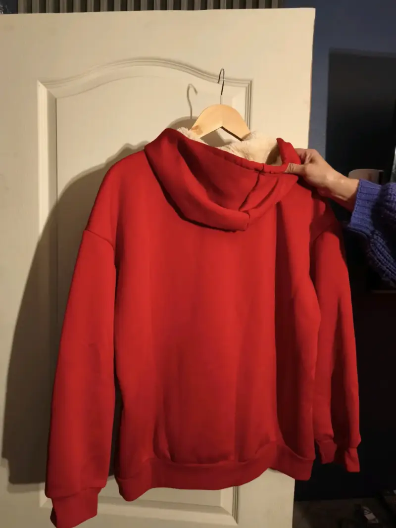 Polerón rojo con capucha y diseño de oso - 3