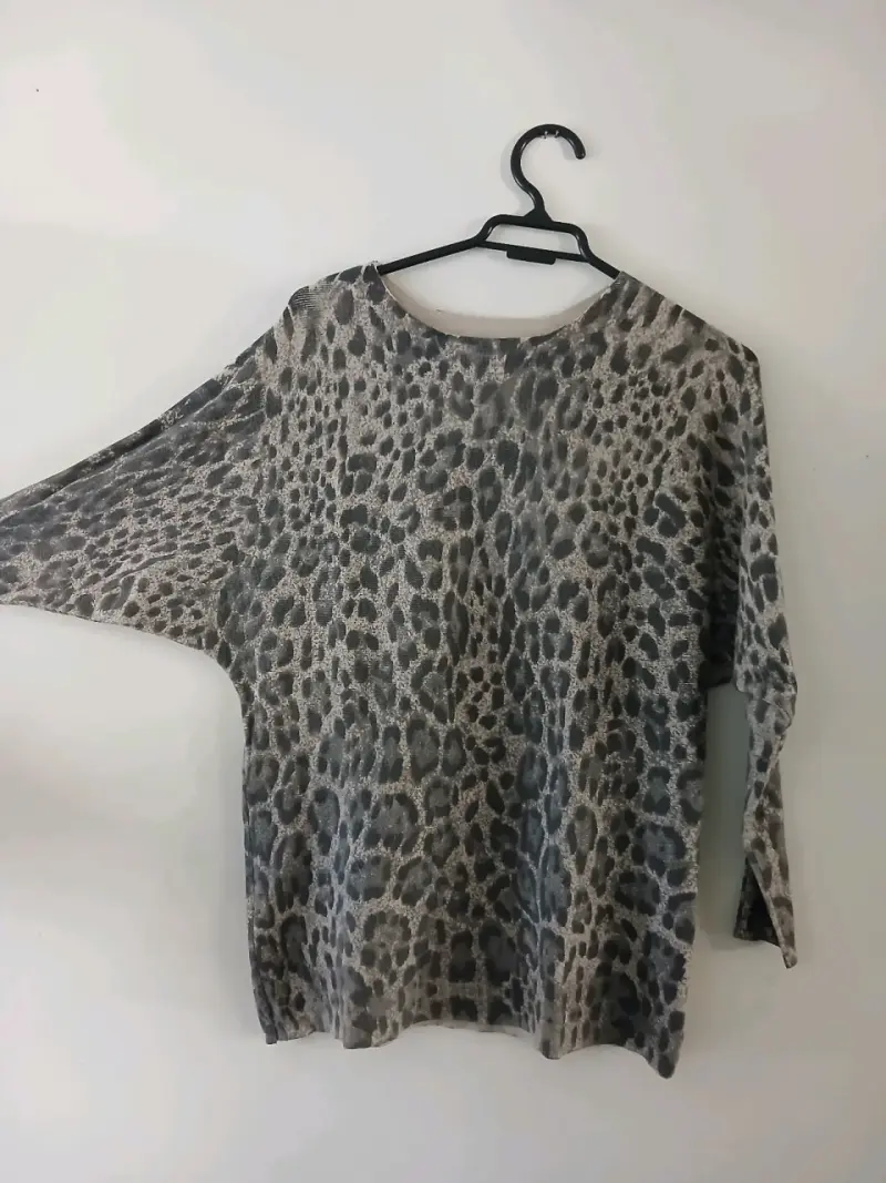 Suéter manga larga con estampado animal print - 1