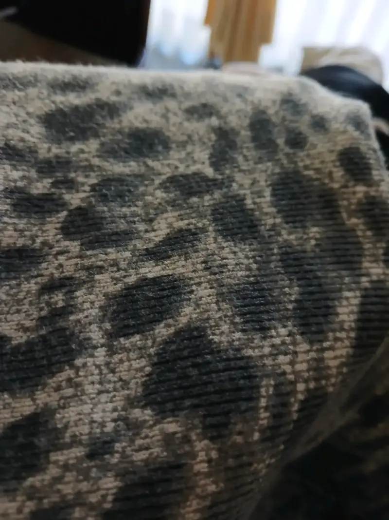 Suéter manga larga con estampado animal print - 2