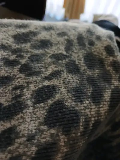 Suéter manga larga con estampado animal print - miniatura 2