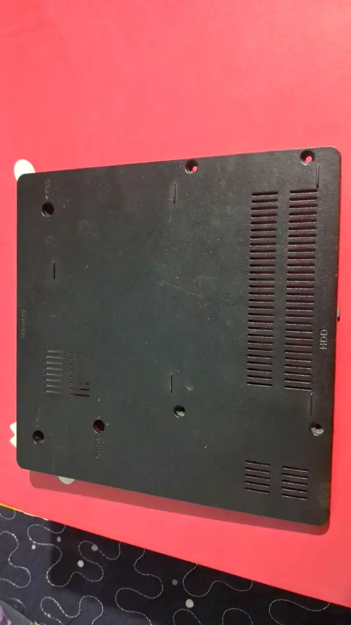 Tapa inferior para laptop negra