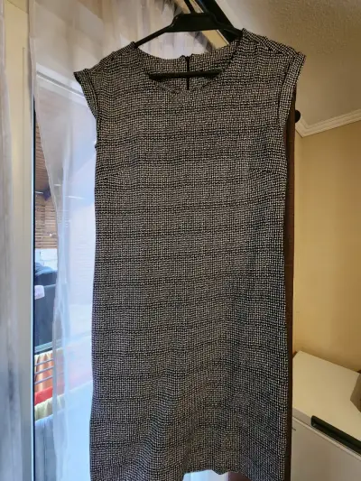 Vestido sin mangas gris con diseño tejido - miniatura 1