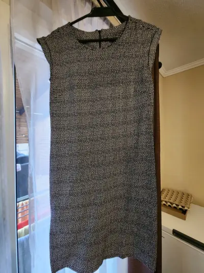 Vestido sin mangas gris con diseño tejido - miniatura 2