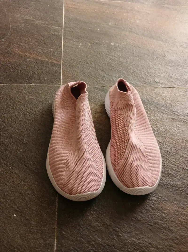 Zapatillas deportivas rosadas sin cordones