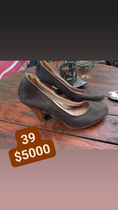 Zapatos de Tacón Negro con Detalles Talla 41 - miniatura 4