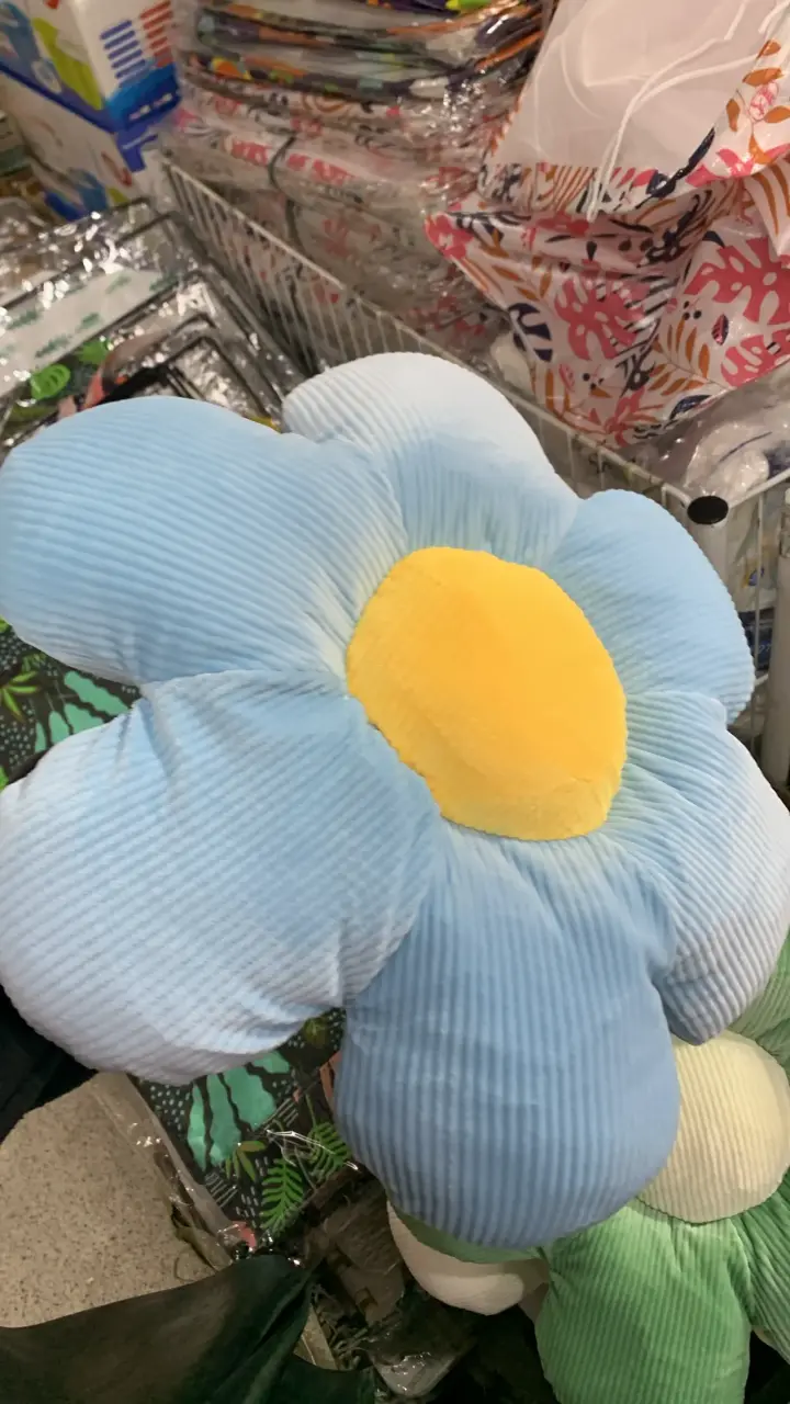 Cojín decorativo en forma de flor - 1