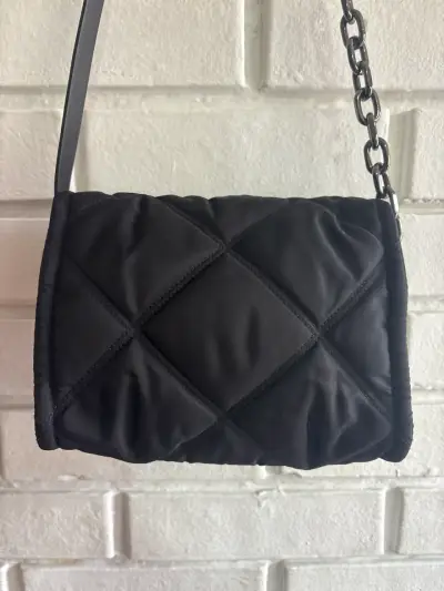 Bolso Crossbody Bimba Y Lola Acolchado Negro - miniatura 4