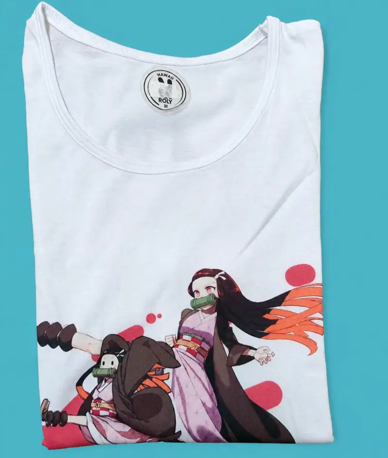 Polera blanca con diseño de Nezuko - 1