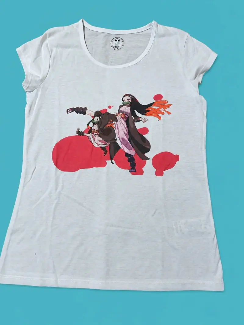 Polera blanca con diseño de Nezuko - 2