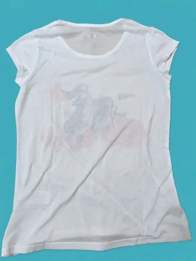 Polera blanca con diseño de  Nezuko - miniatura 3
