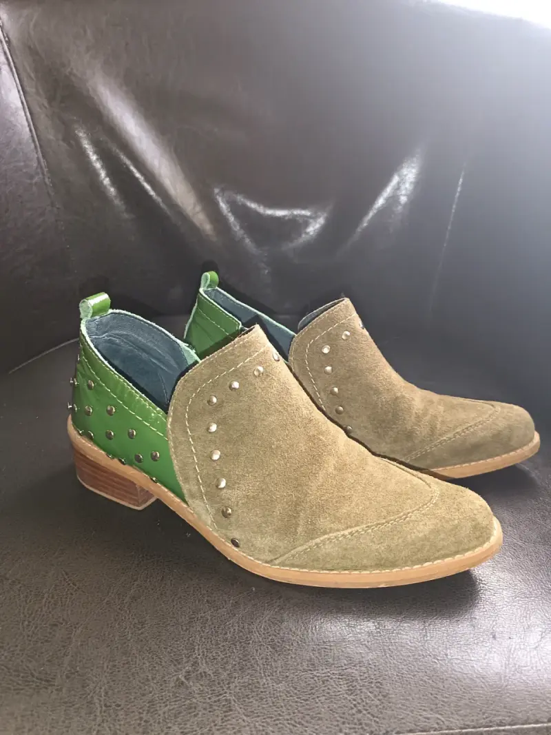 Botines de cuero verde con tachas para mujer - 1
