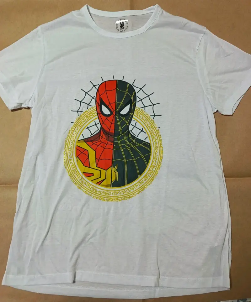 Polera blanca con diseño de Spiderman - 1