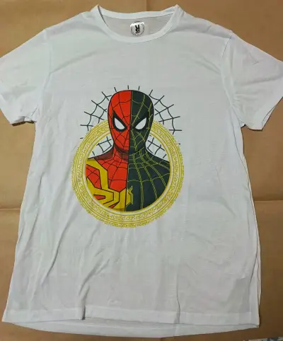 Polera blanca con diseño de Spiderman - miniatura 1