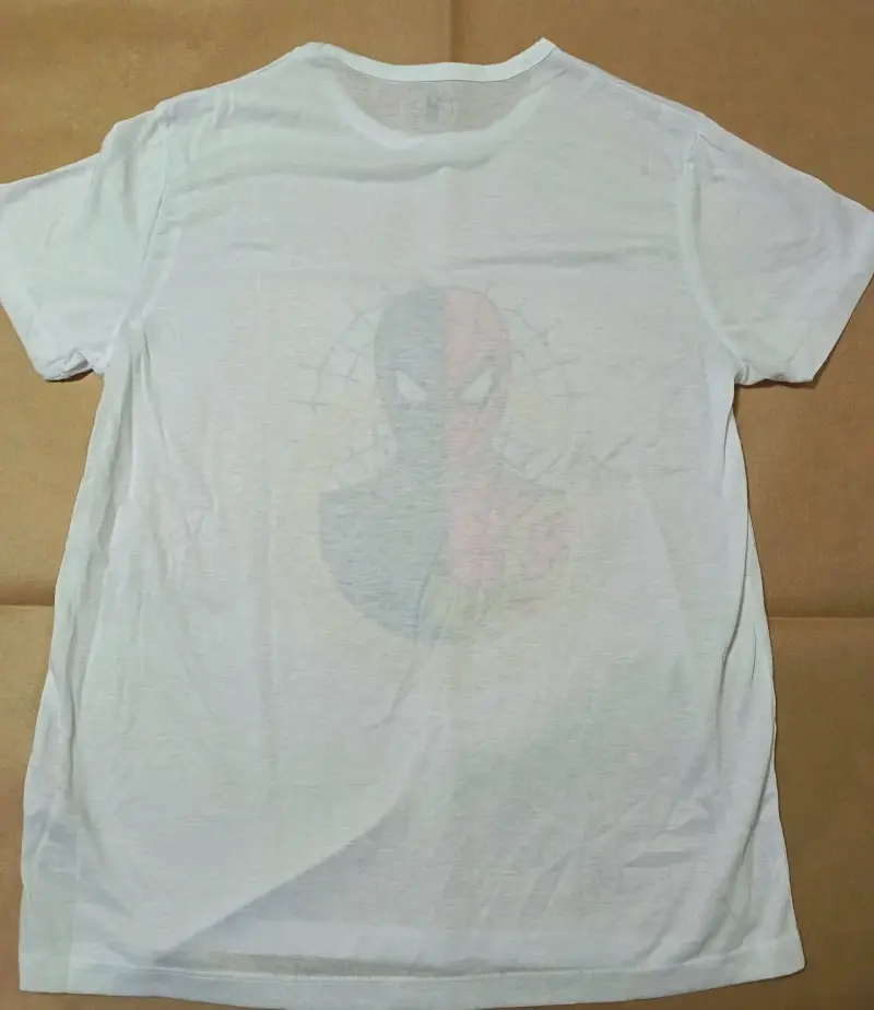 Polera blanca con diseño de Spiderman - 3