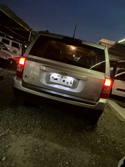 Jeep Patriot 2014 en buen estado - miniatura 4