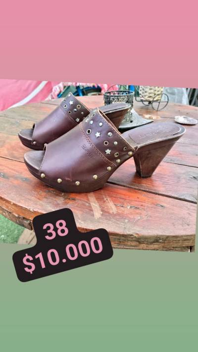 Suecos en cuero y madera - miniatura 2