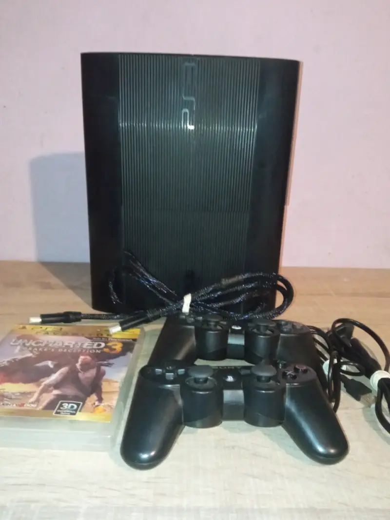 PlayStation 3 + 2 controles desblo shipiada - 1