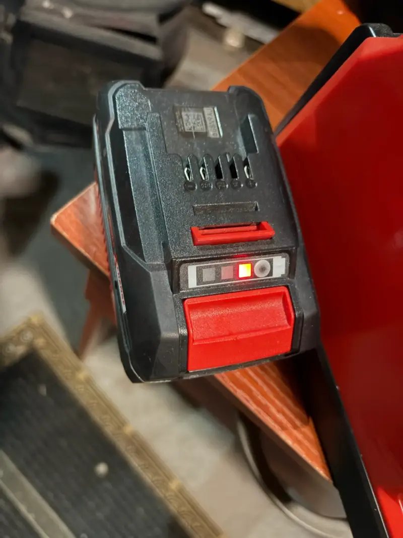 Cafetera Einhell roja con cargador y batería - 3
