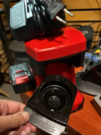 Cafetera Einhell roja con cargador y batería - miniatura 4