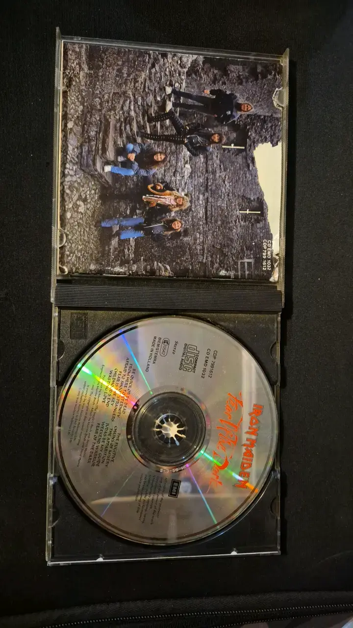 CD Iron Maiden Fear of the Dark con libreto - 2
