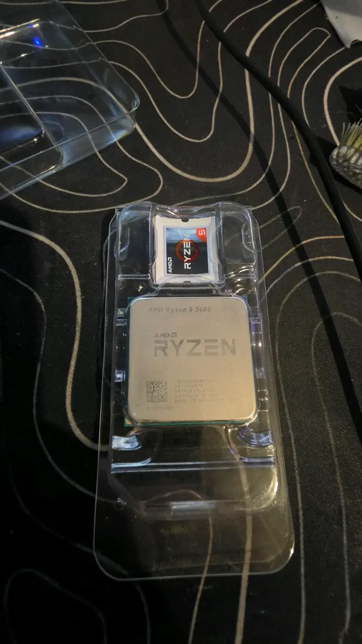Procesador AMD Ryzen 5 2600 en buen estado - 1