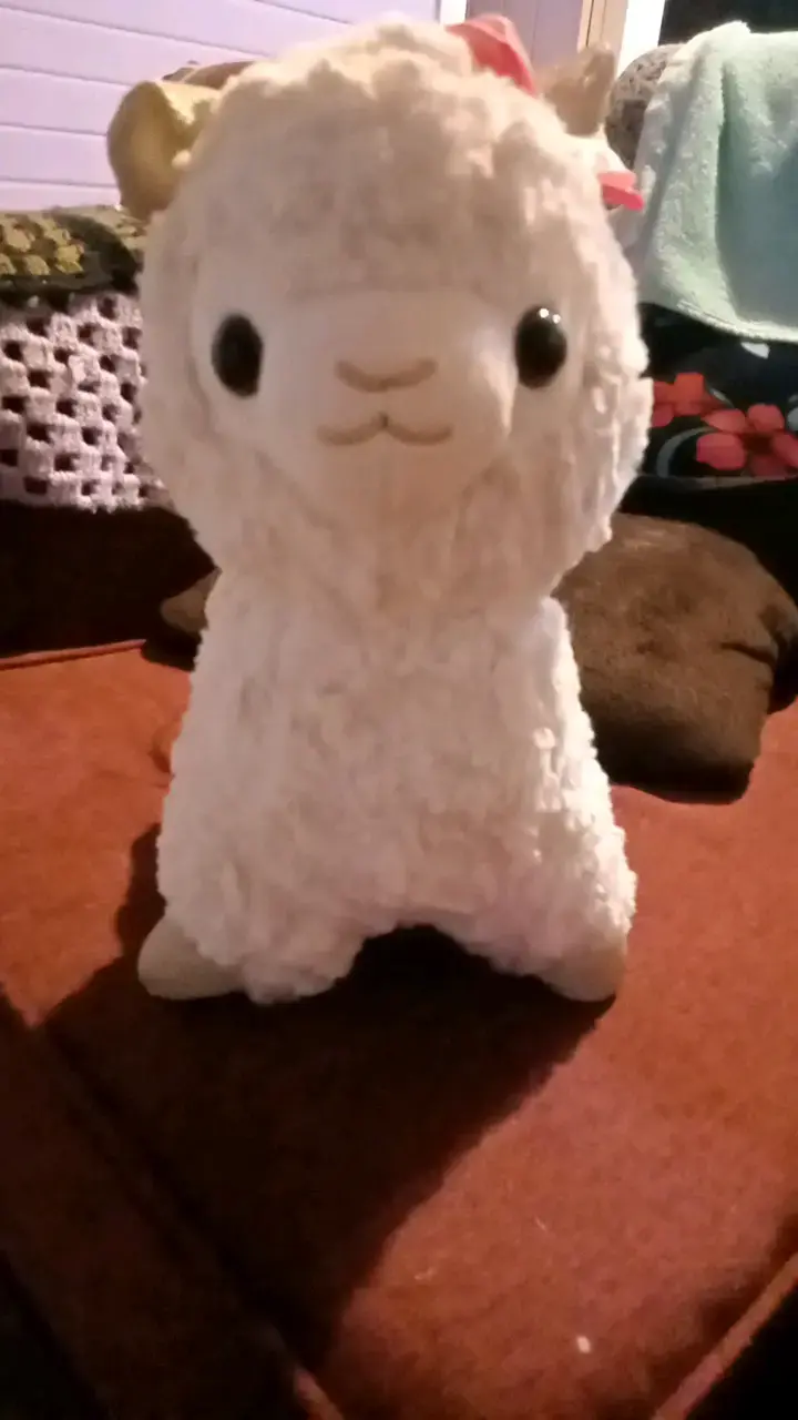 Peluche de alpaca blanca con lazo rosa - 1