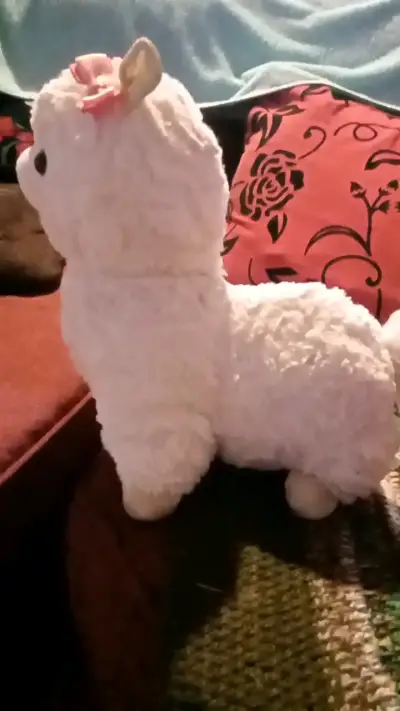 Peluche de alpaca blanca con lazo rosa - miniatura 3